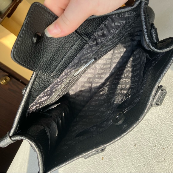 Steve Madden NWOT Faux Leather Embossed Black Handbag Totebag - Picture 4 of 4